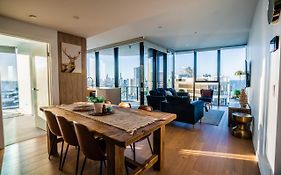 2 Bedroom Luxurious Family Apartment Next To Pacific Fair - Broadbeach Gold Coast Gc22